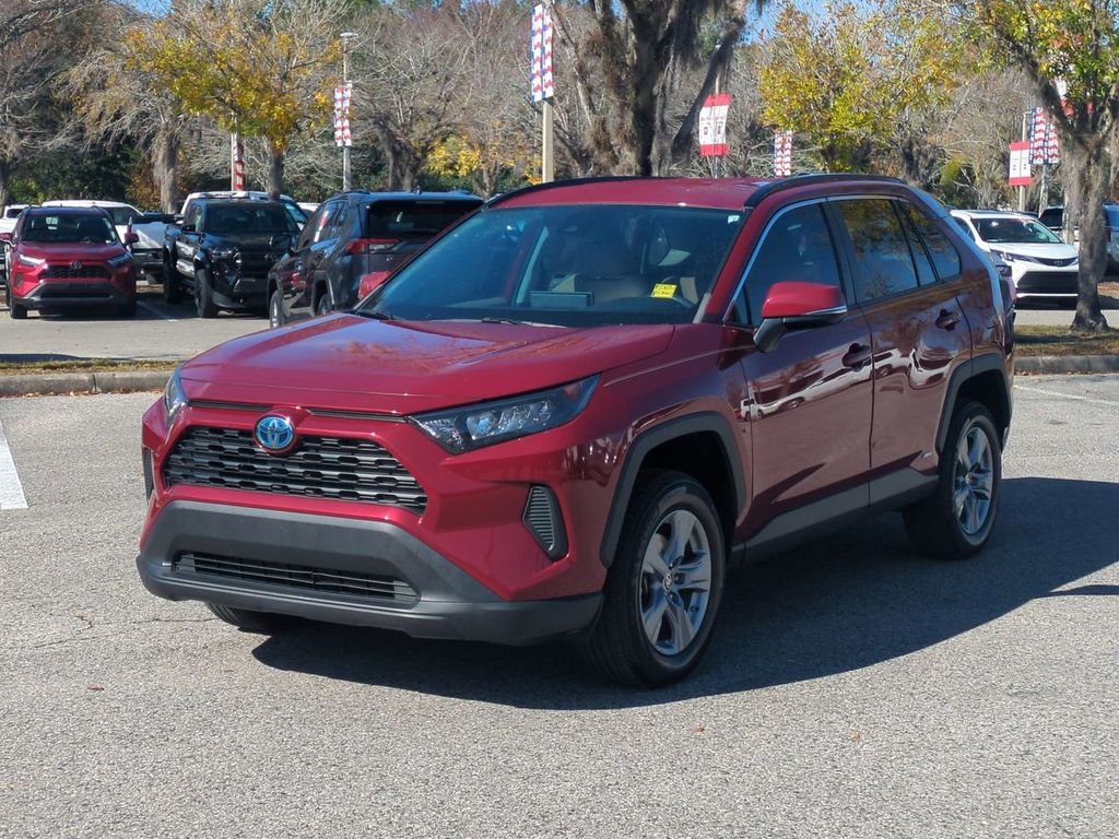 2022 Toyota RAV4 LE's photo