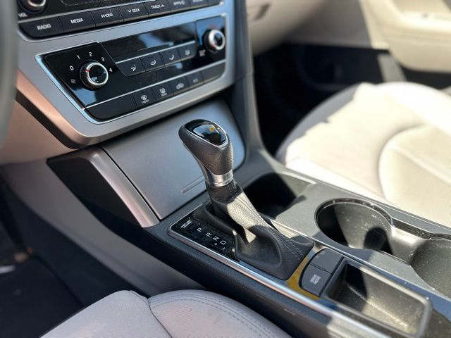 2017 Hyundai Sonata SE photo 12
