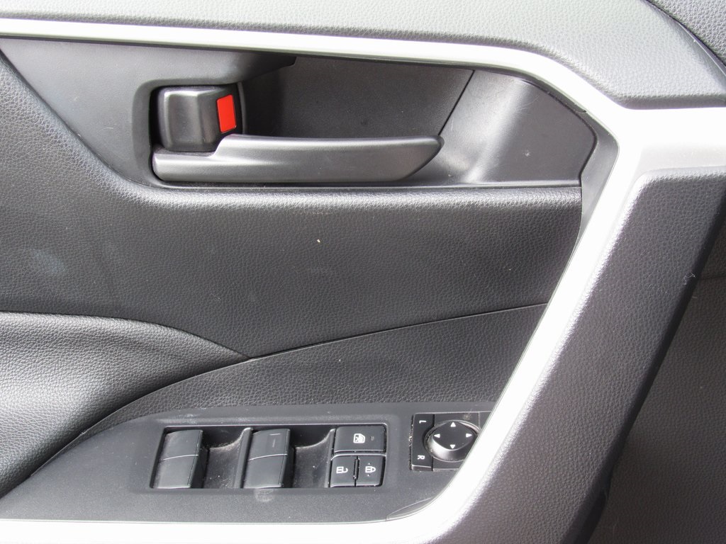 2022 Toyota RAV4 Hybrid LE photo 23