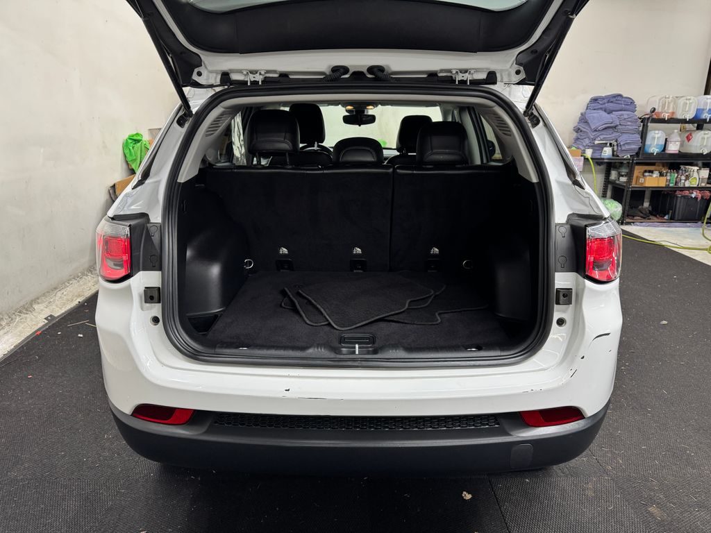 2022 Jeep Compass Latitude photo 4