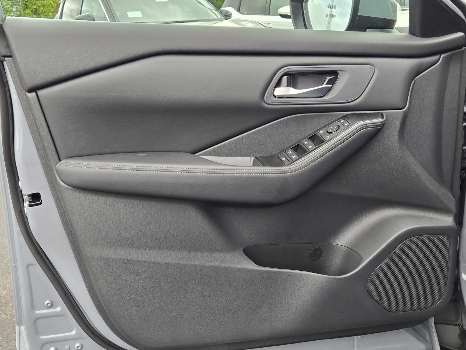 2026 Nissan Rogue SV photo 15