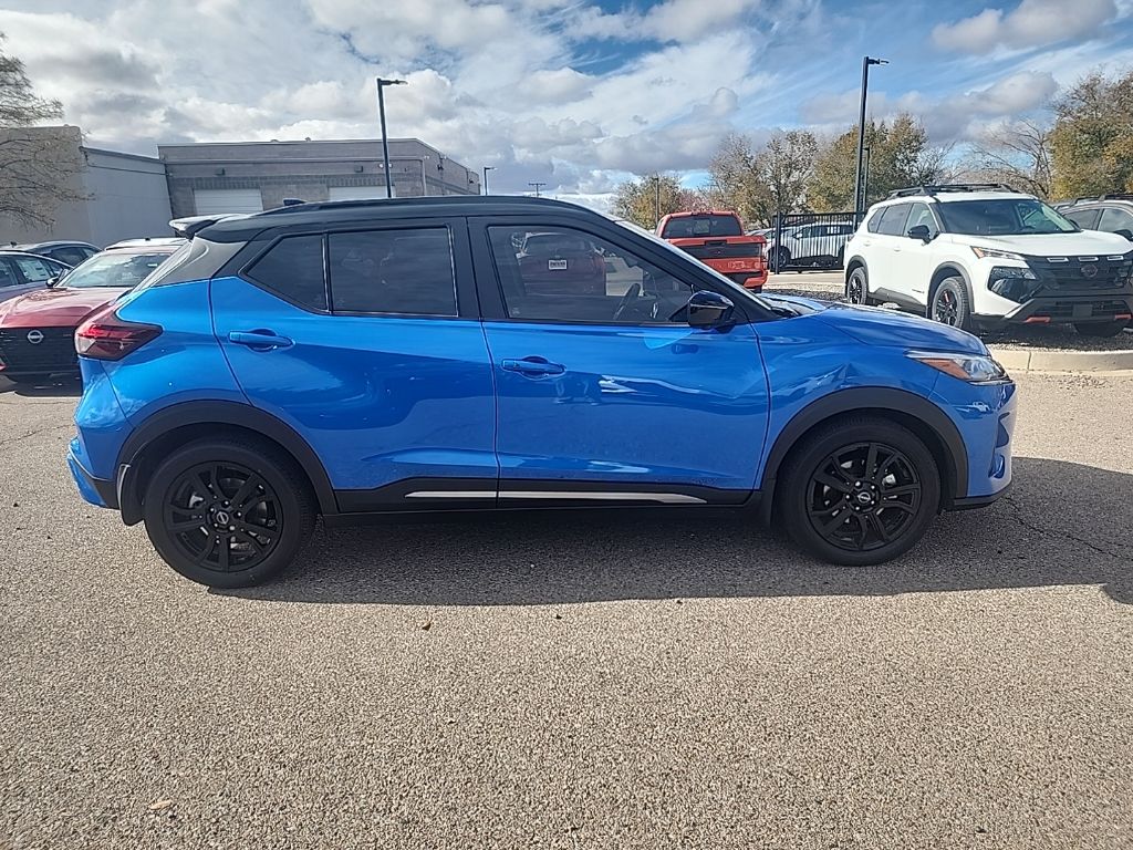 2023 Nissan Kicks SR photo 4