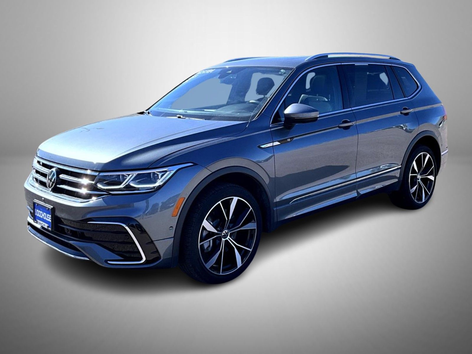 2023 Volkswagen Tiguan SEL R-LINE's photo