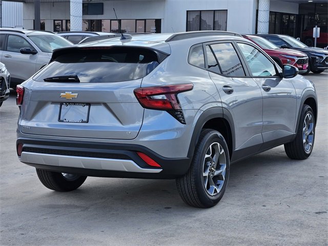 2026 Chevrolet Trax LT photo 2