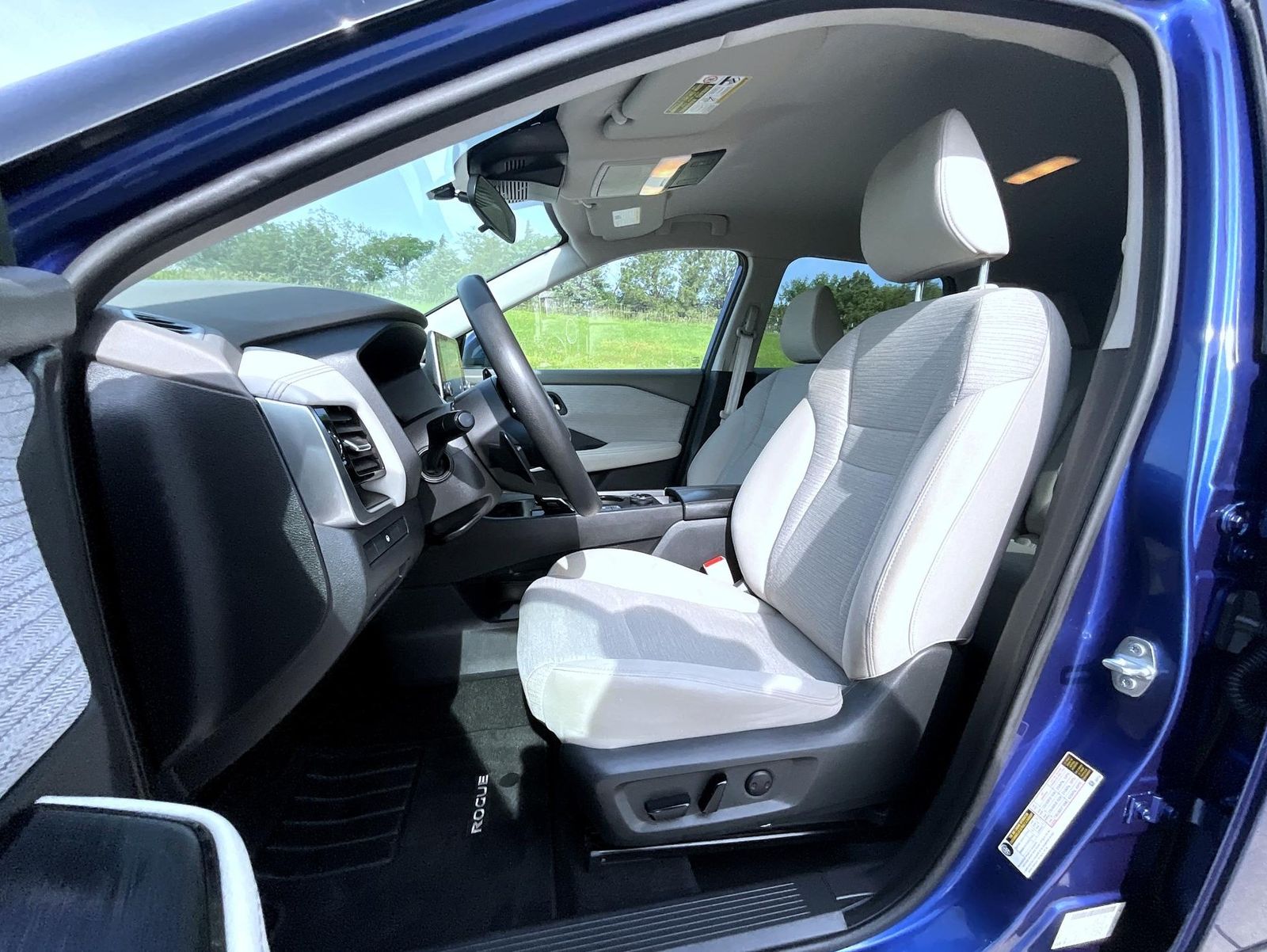 2021 Nissan Rogue SV photo 11