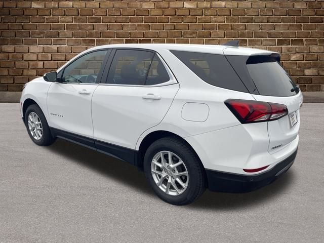 2024 Chevrolet Equinox LT photo 2