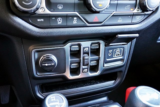 New 2026 Bright White Clear-Coat Exterior Paint Jeep Sport image 33