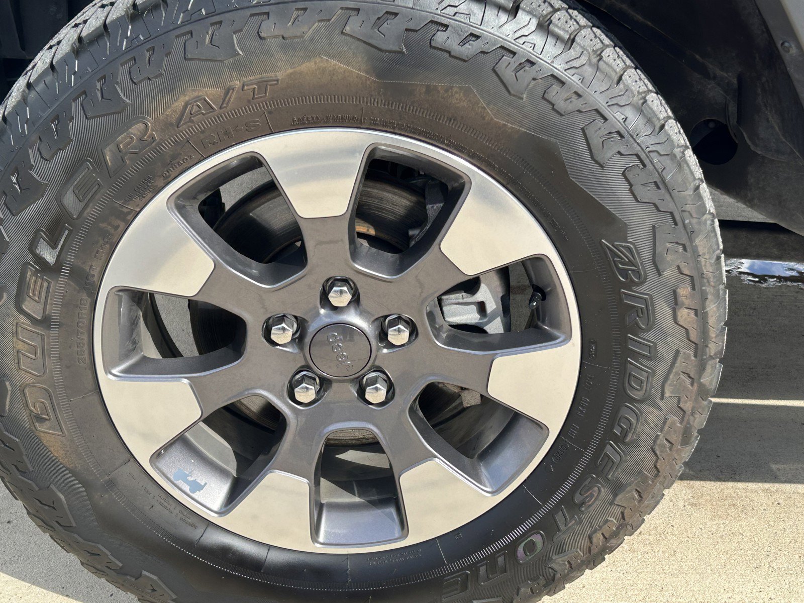 2020 Jeep Wrangler Unlimited Sahara photo 11
