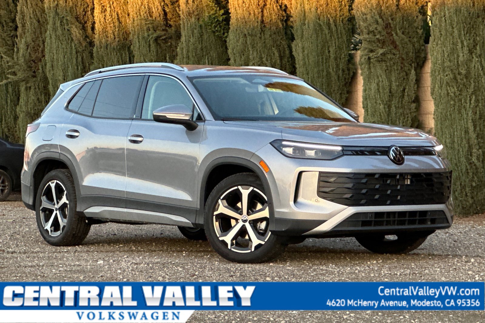 2026 Volkswagen Tiguan SE's photo