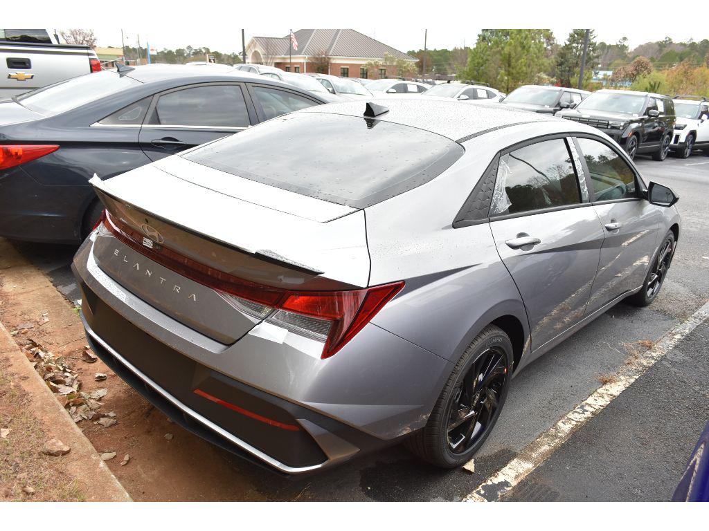 2026 Hyundai Elantra SEL Sport photo 3