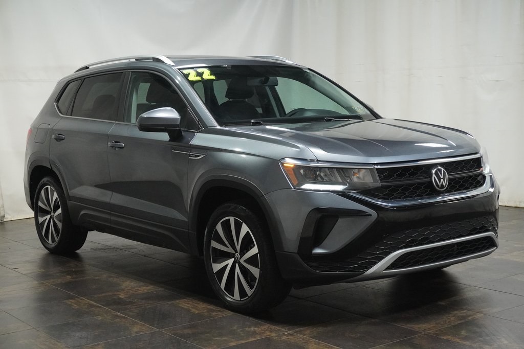 2022 Volkswagen Taos SE's photo