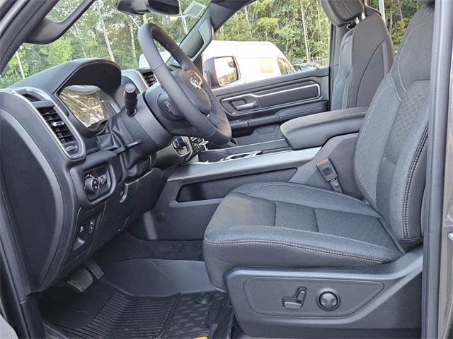 2026 Chrysler Pacifica photo 4