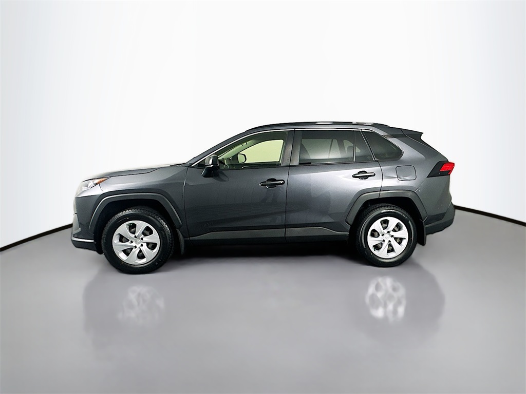 2019 Toyota RAV4 LE photo 5