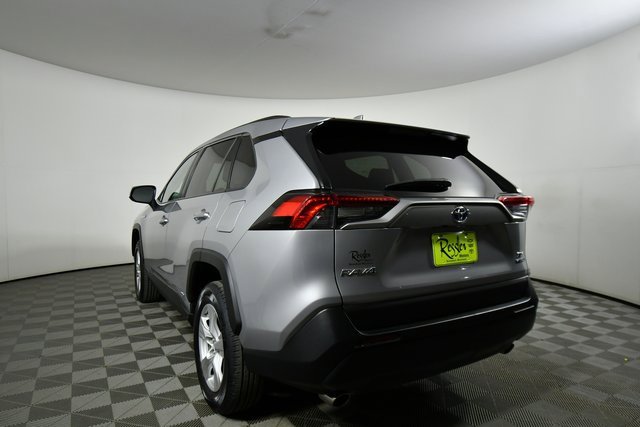 2021 Toyota RAV4 Hybrid XLE photo 12