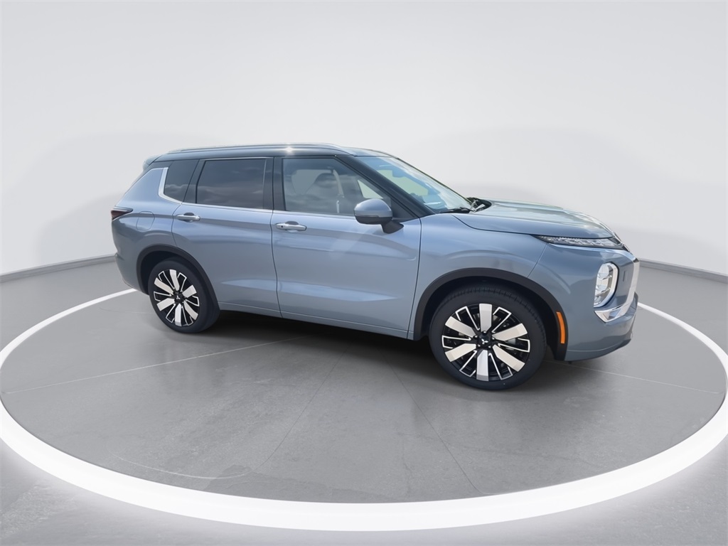 2025 Mitsubishi Outlander SEL photo 2