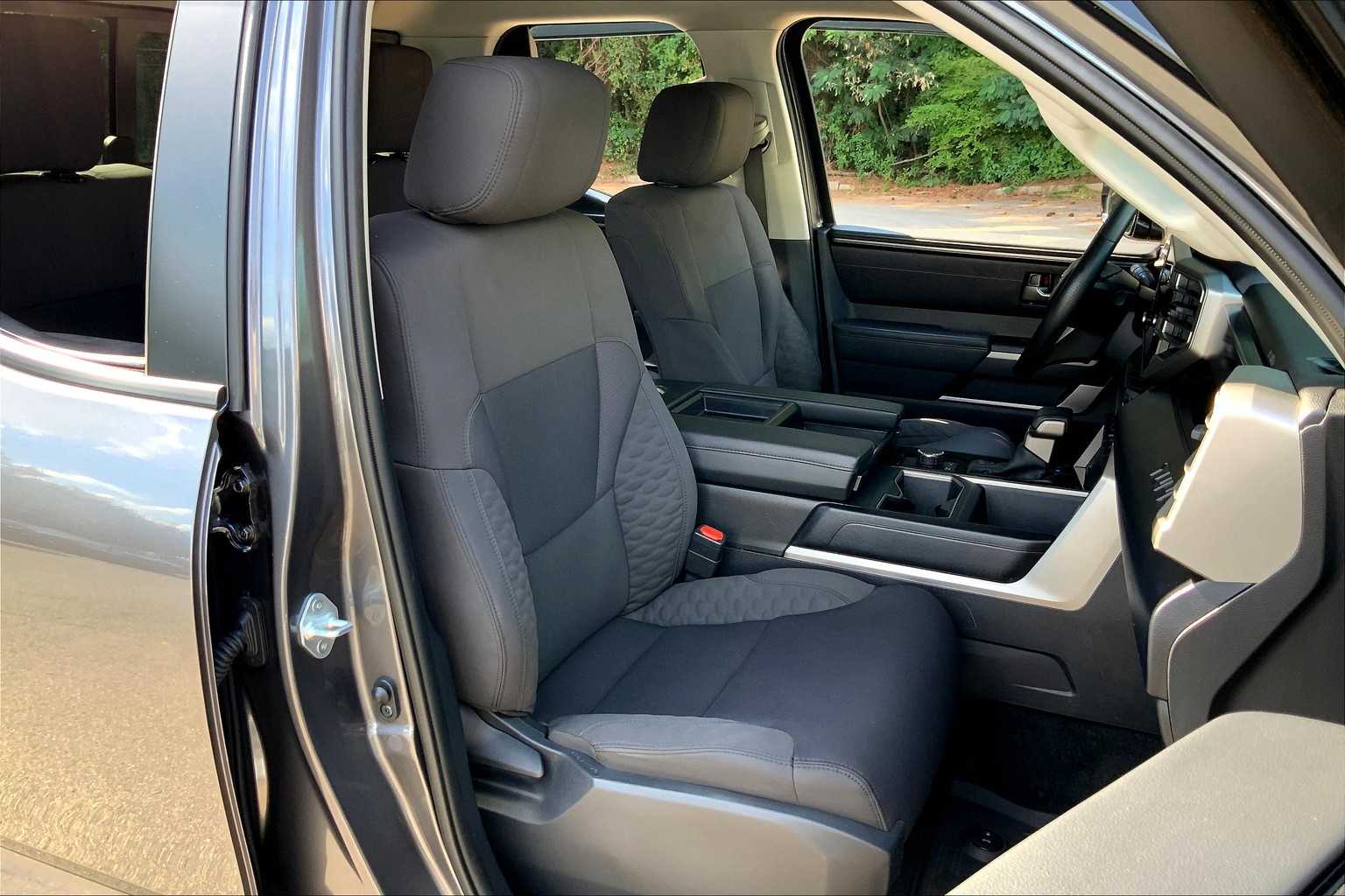 2024 Toyota Tundra SR5 Double Cab photo 8