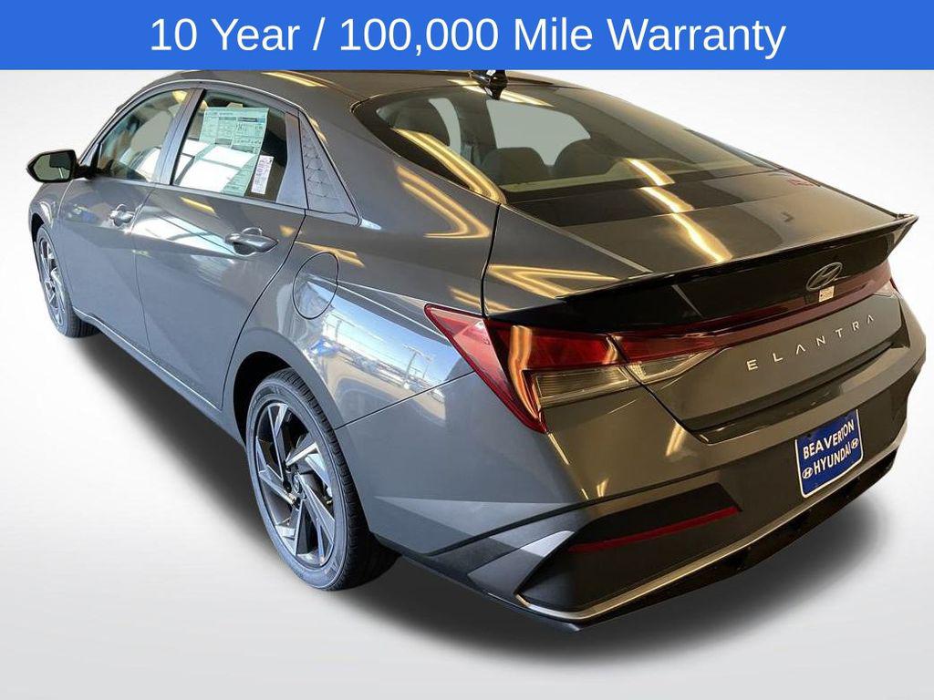 2025 Hyundai Elantra SEL Sport photo 4