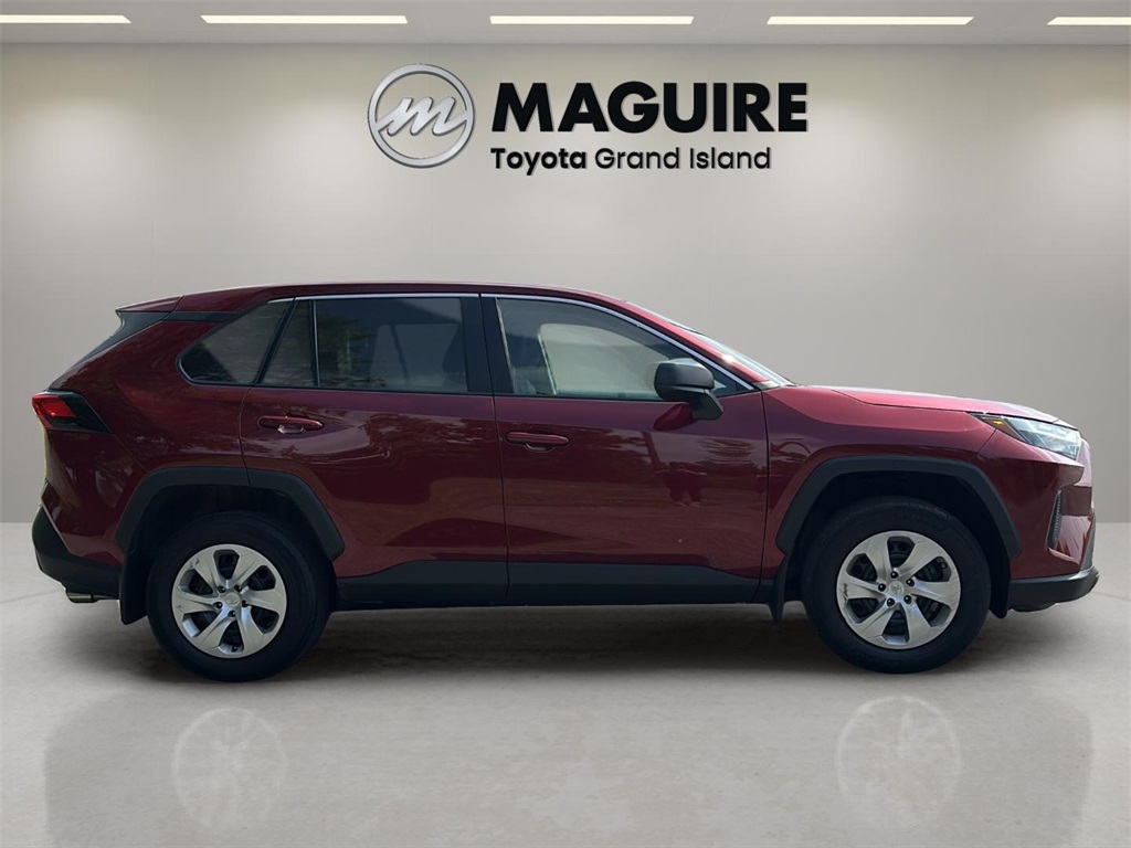 2023 Toyota RAV4 LE photo 6