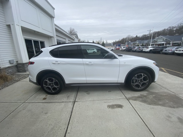 2024 Alfa Romeo Stelvio Ti photo 4
