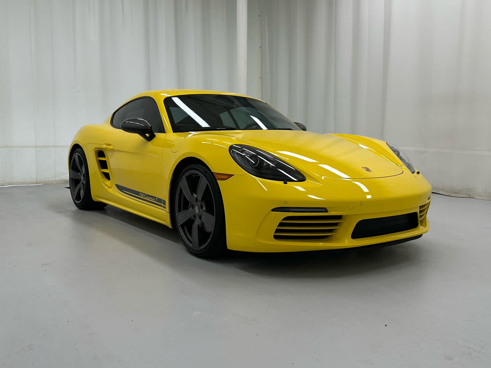 2021 Porsche 718 T's photo