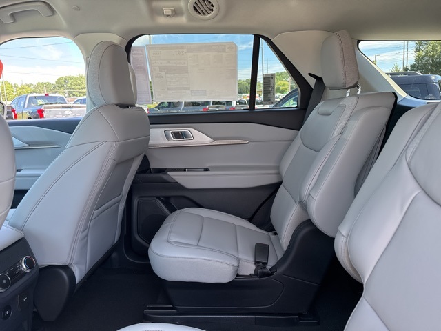 2025 Ford Explorer photo 24