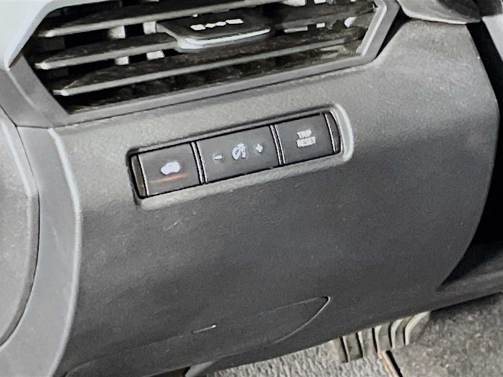 2023 Nissan Altima 2.5 SR photo 8