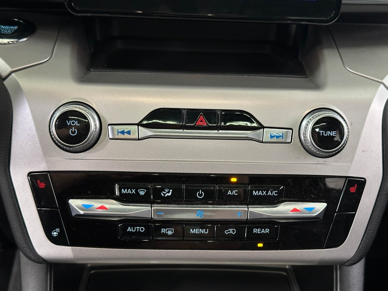 2022 Ford Explorer XLT photo 9