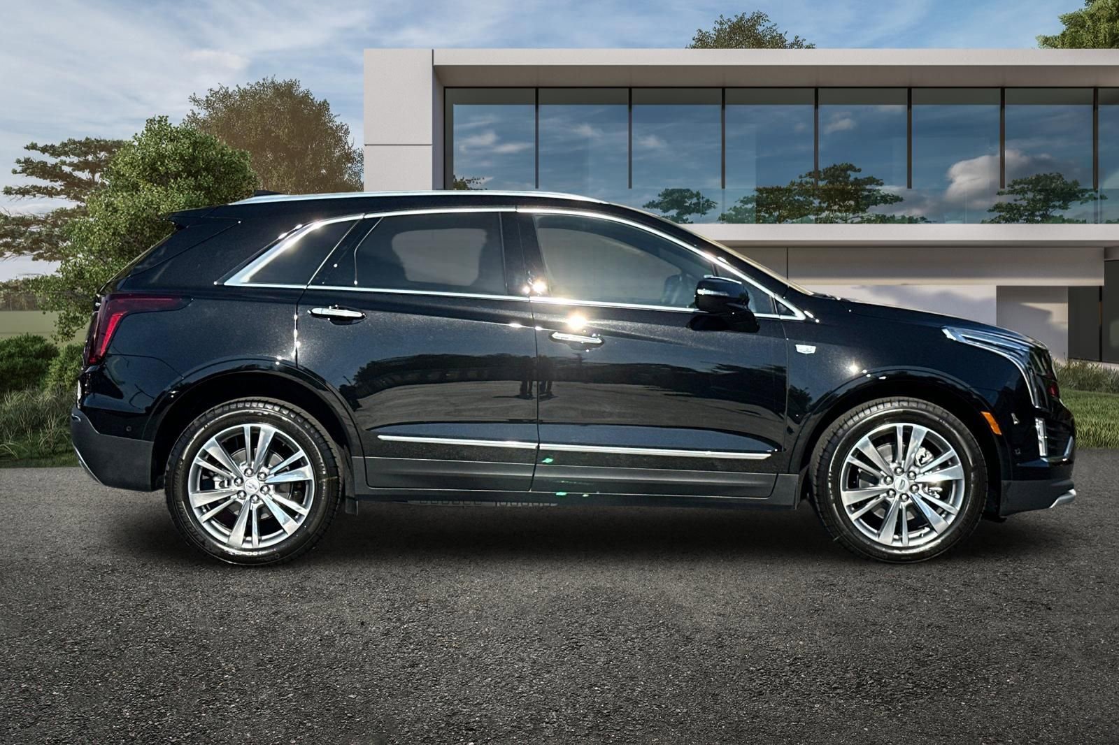 2025 Cadillac XT5 Premium Luxury photo 2