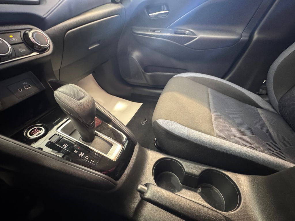 2024 Nissan Versa 1.6 SV photo 18