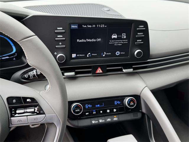 2025 Hyundai Elantra SEL Sport photo 2
