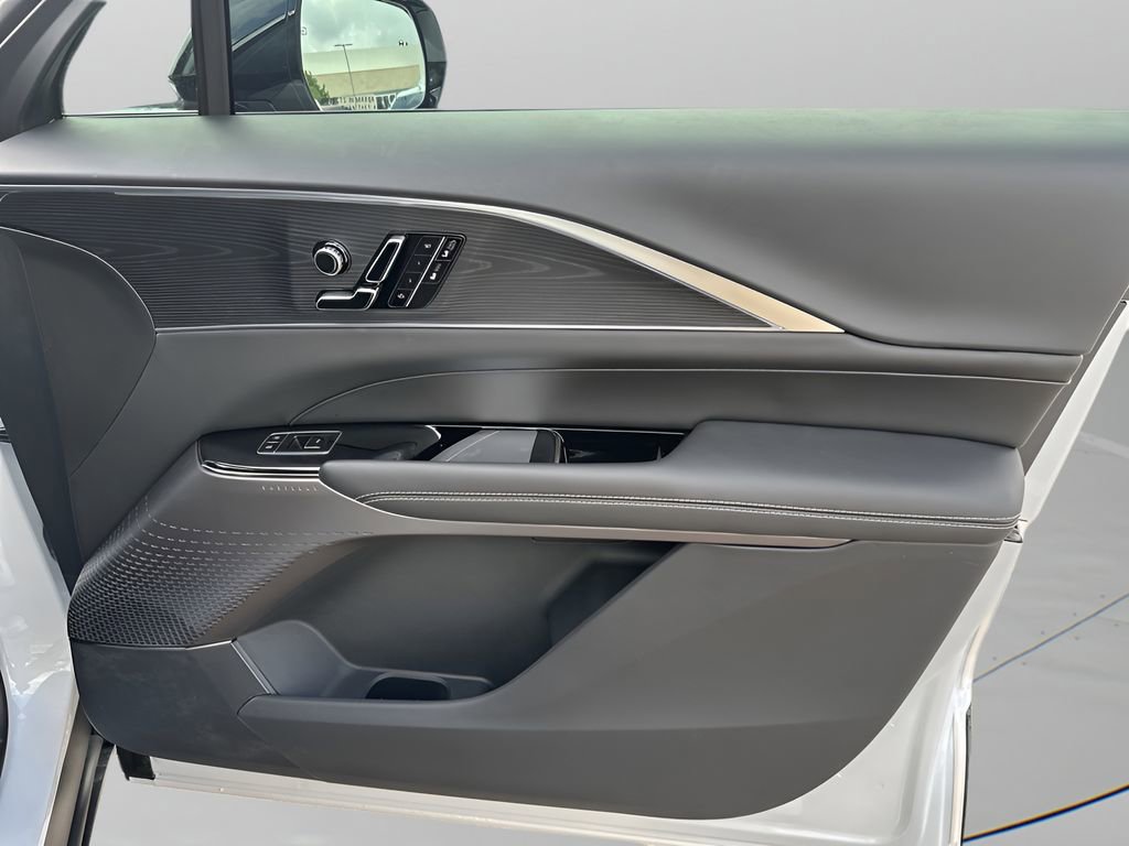 2025 Cadillac Lyriq Luxury photo 11