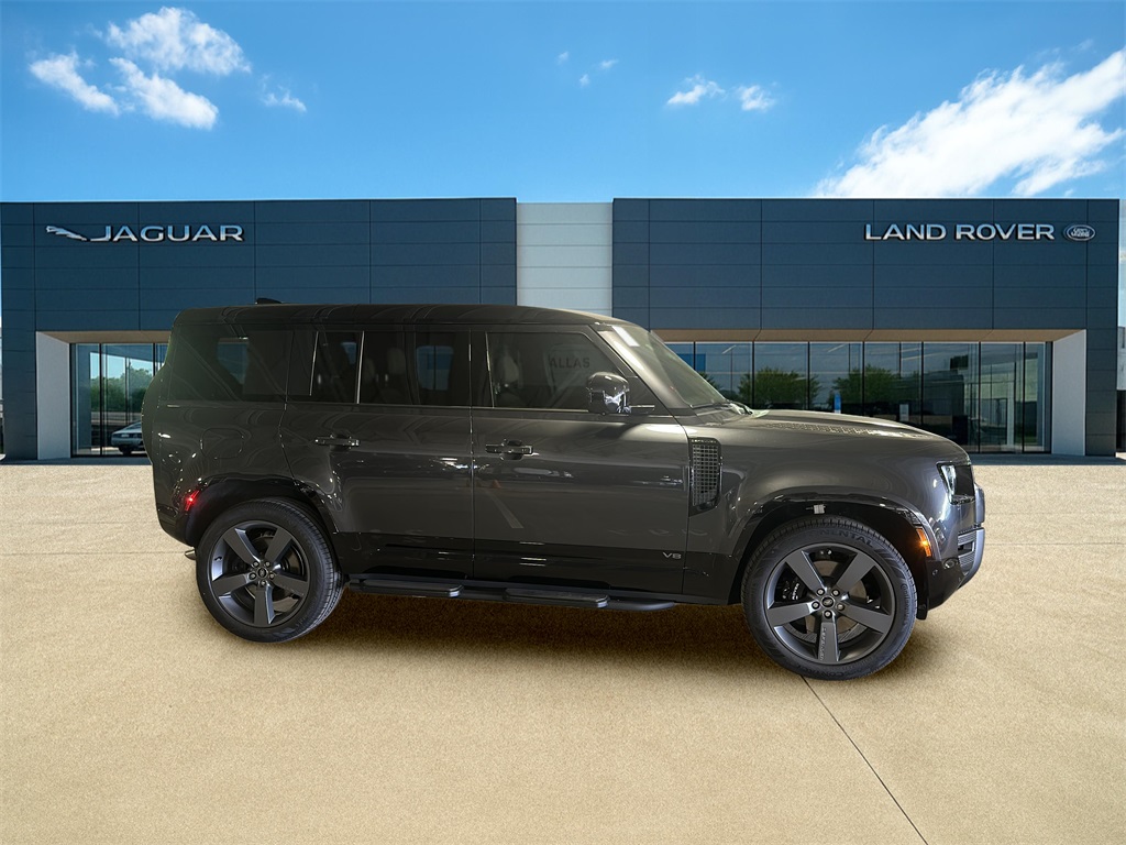 2025 Land Rover Defender 110 V8 photo 2