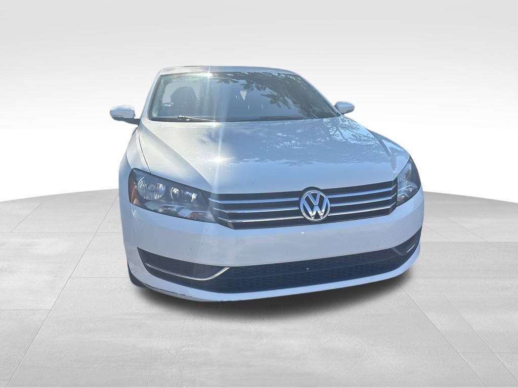2014 Volkswagen Passat SE photo 3