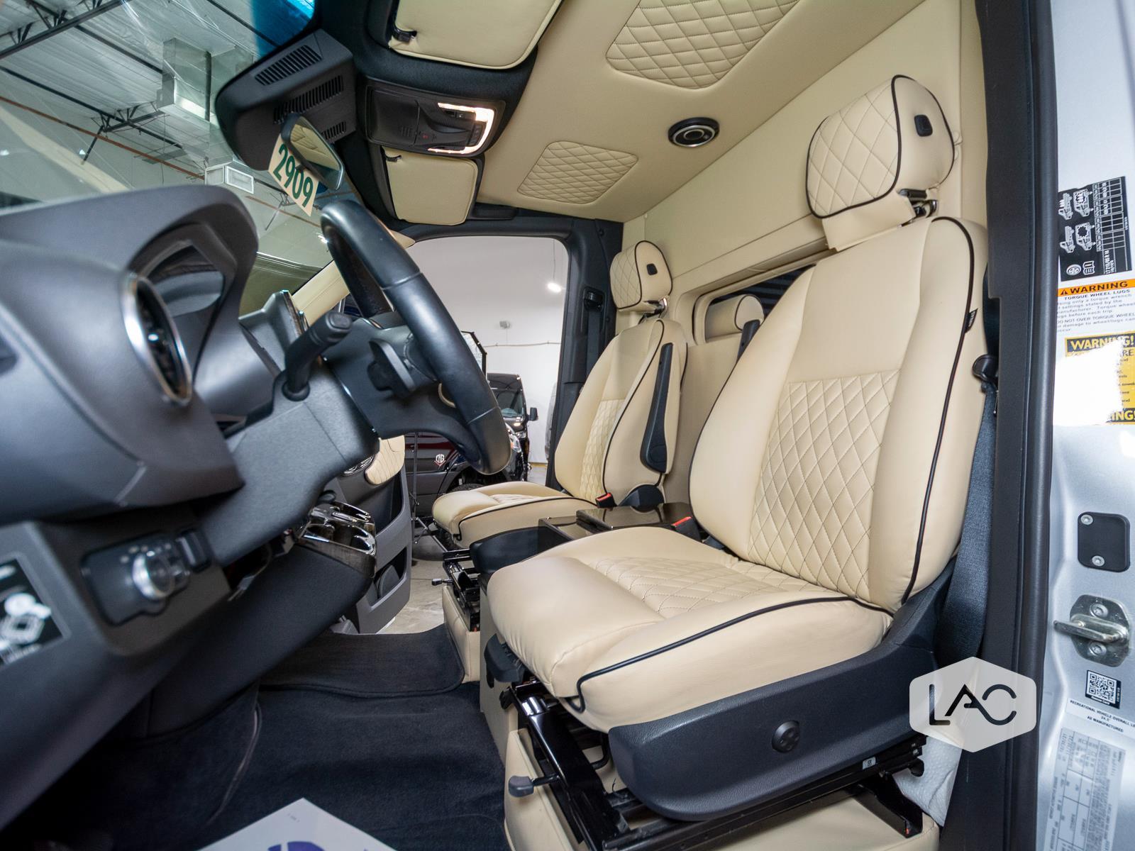 2022 Mercedes Benz Sprinter Cargo Van photo 2