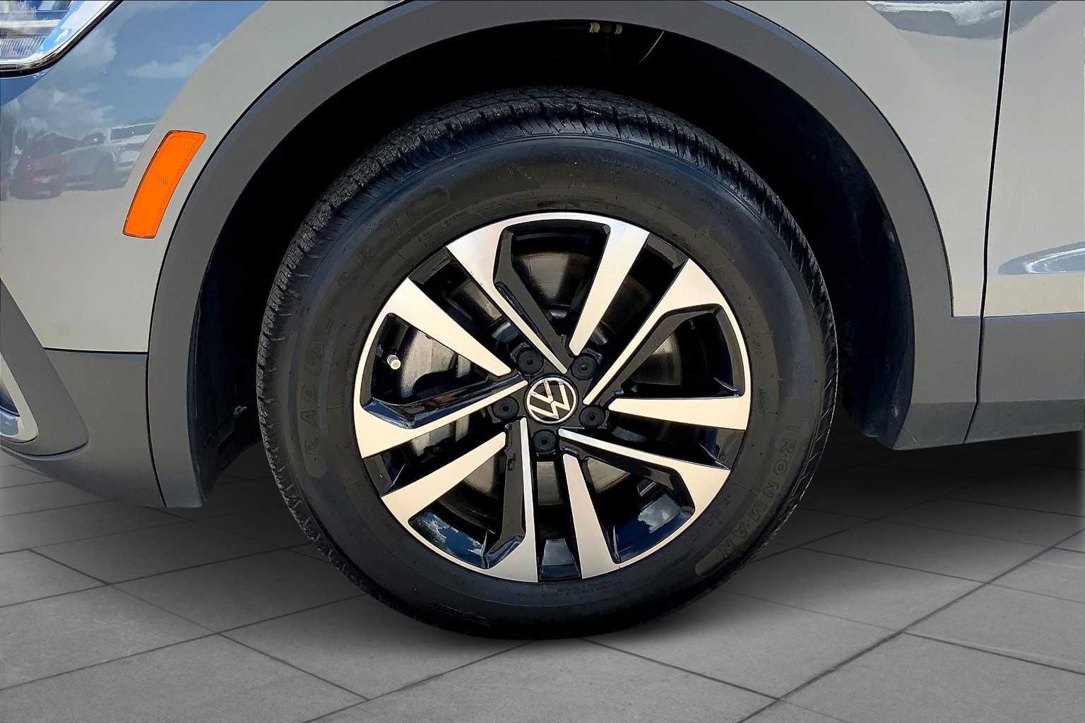 2023 Volkswagen Tiguan S photo 9