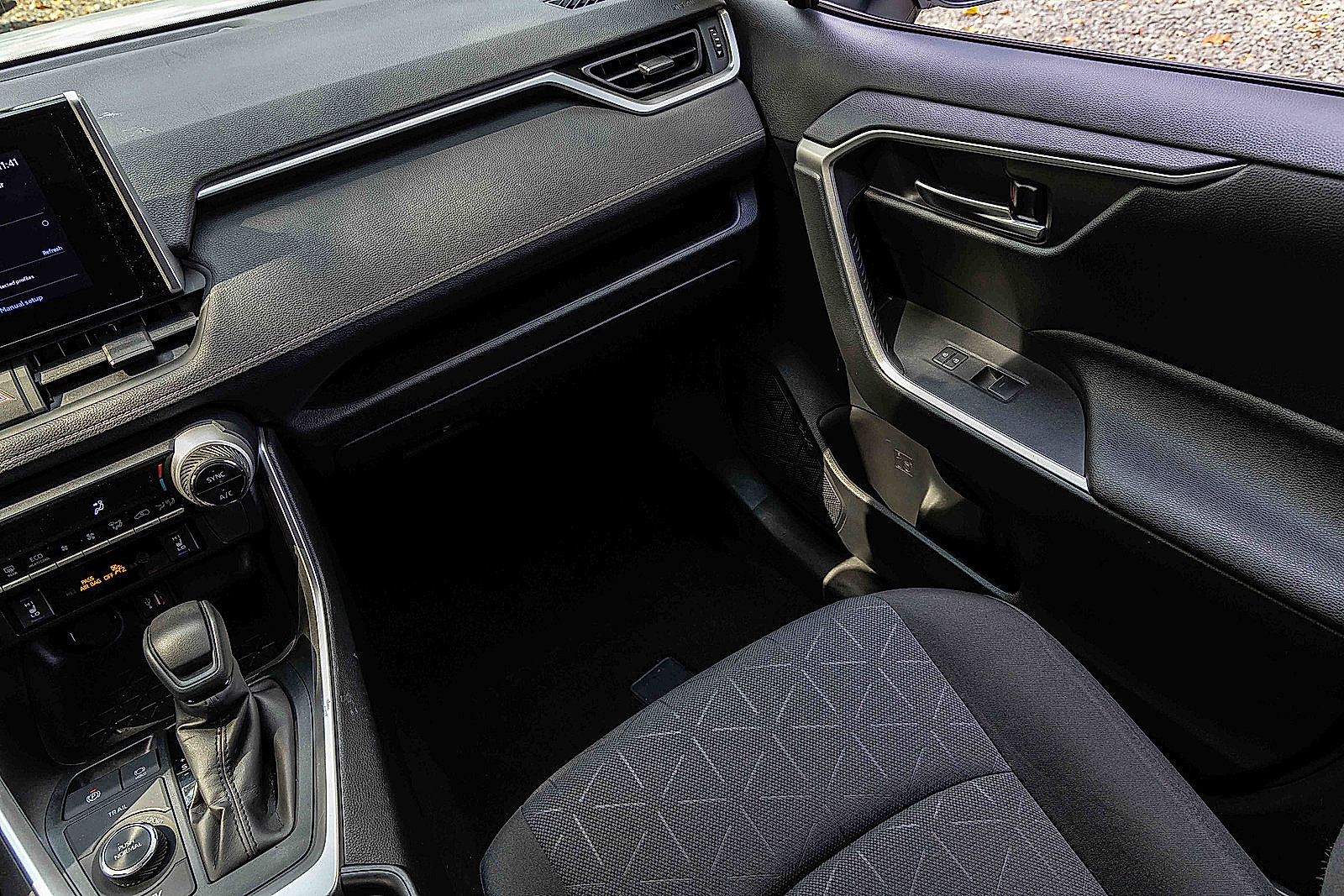 2023 Toyota RAV4 Hybrid XLE photo 16