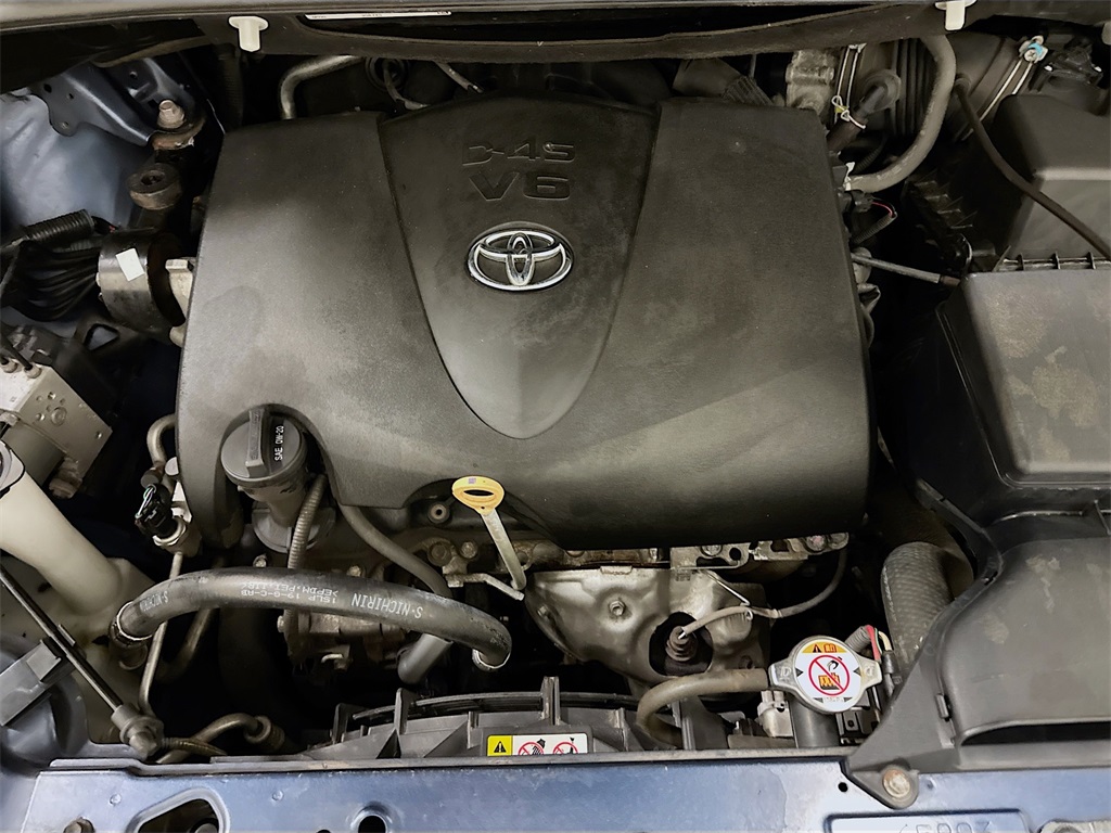 2020 Toyota Sienna XLE photo 17