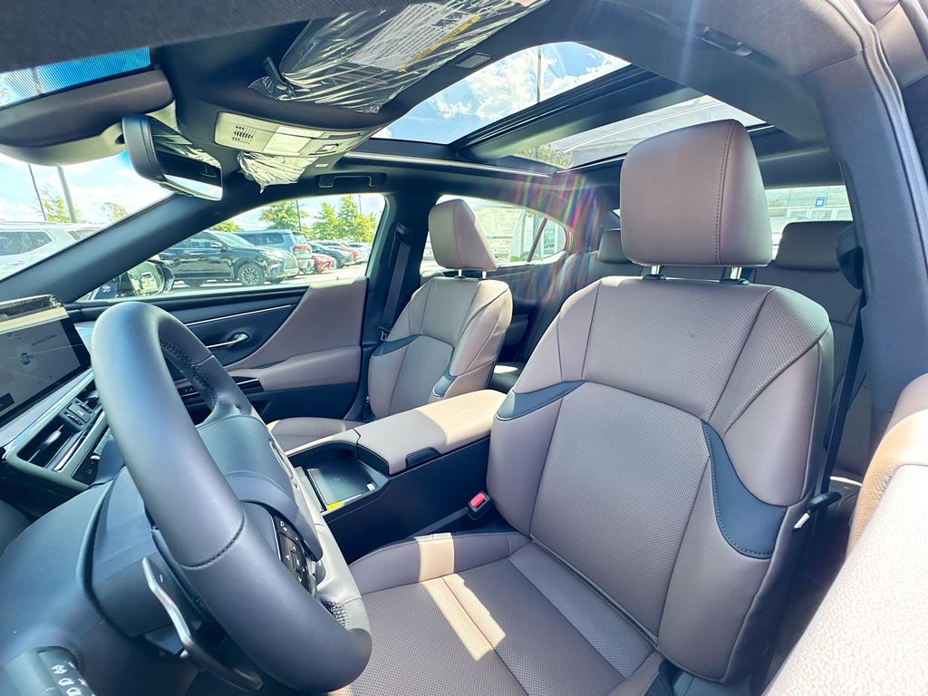 2025 Lexus ES Premium photo 13
