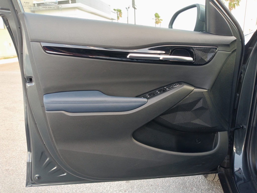 2024 Kia Seltos S photo 12