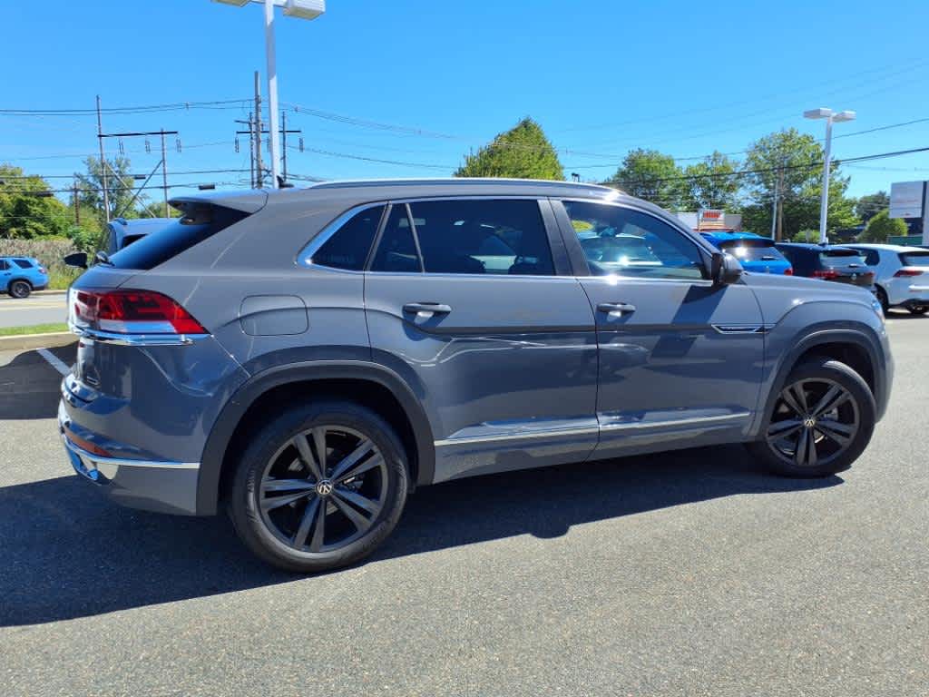 2022 Volkswagen Atlas Cross Sport V6 SEL R-Line photo 3