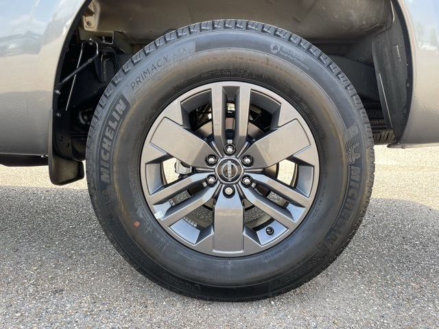2025 Nissan Frontier SV photo 6