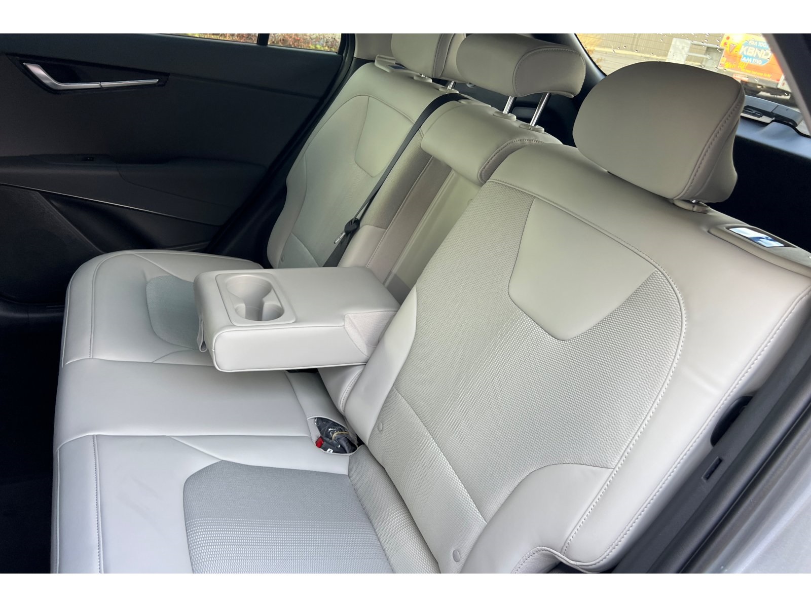 2025 Kia Niro EX Touring photo 12