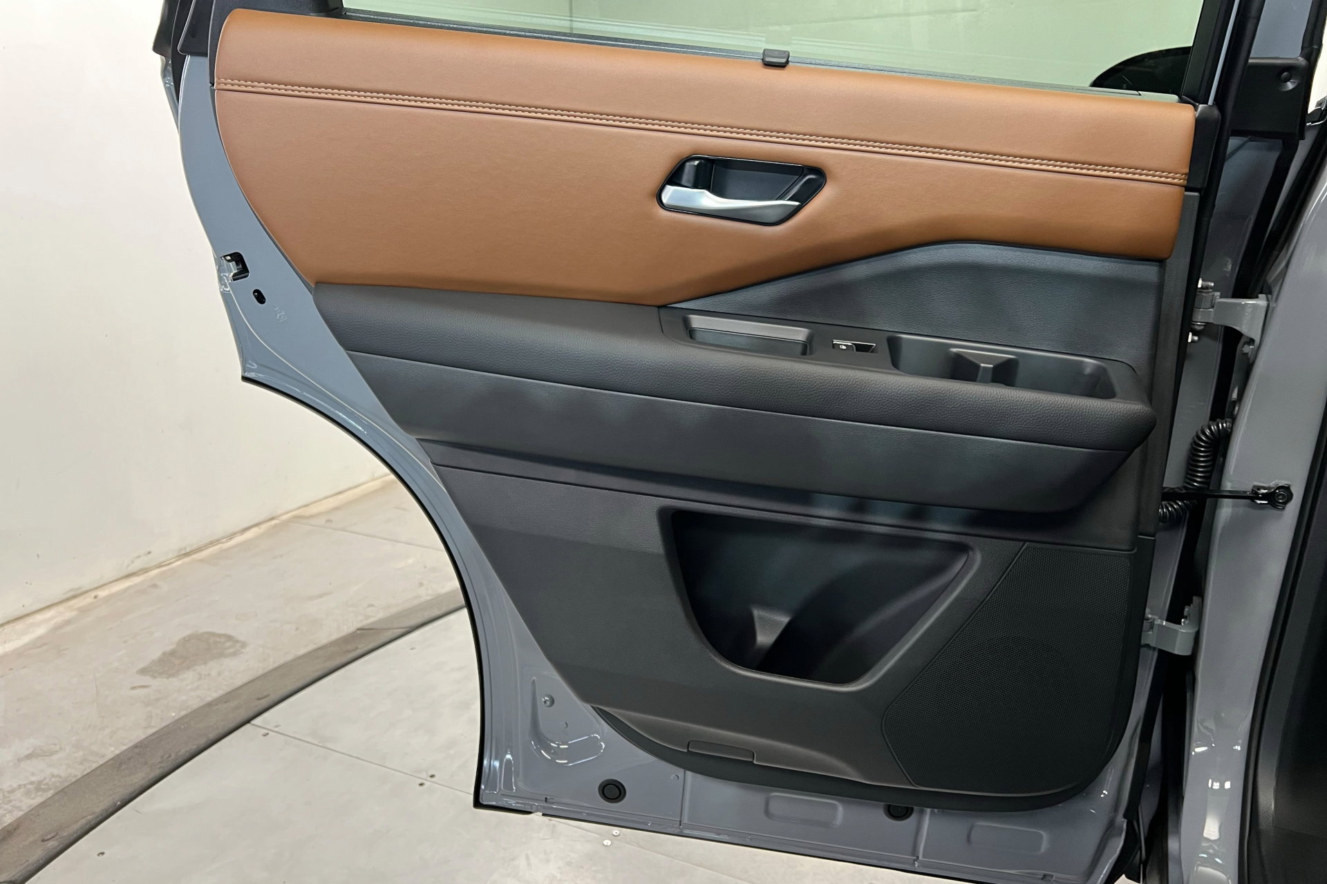 2025 Nissan Pathfinder Platinum photo 18
