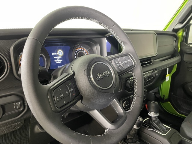 2025 Jeep Wrangler Rubicon photo 21