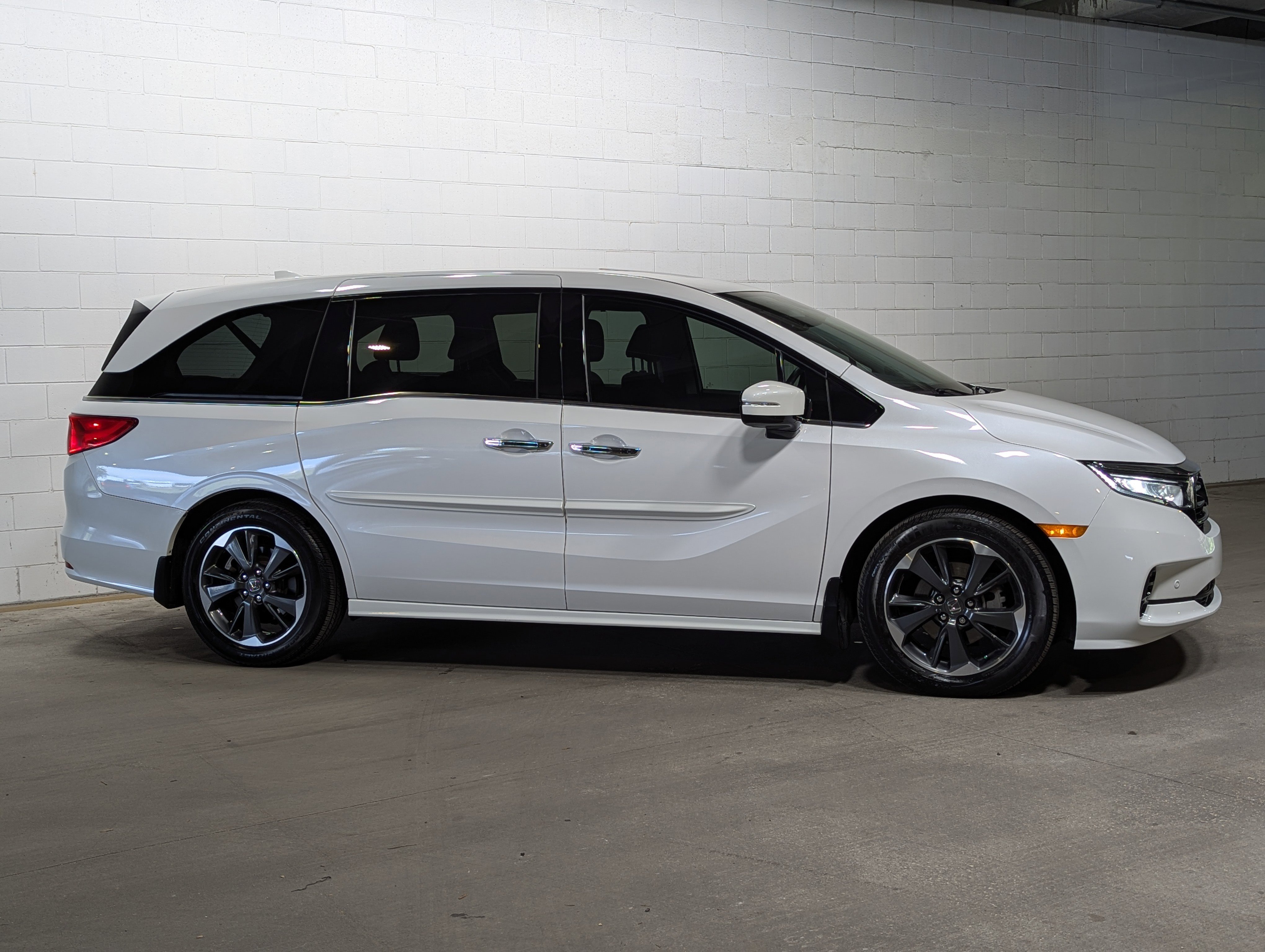 2023 Honda Odyssey Elite photo 3