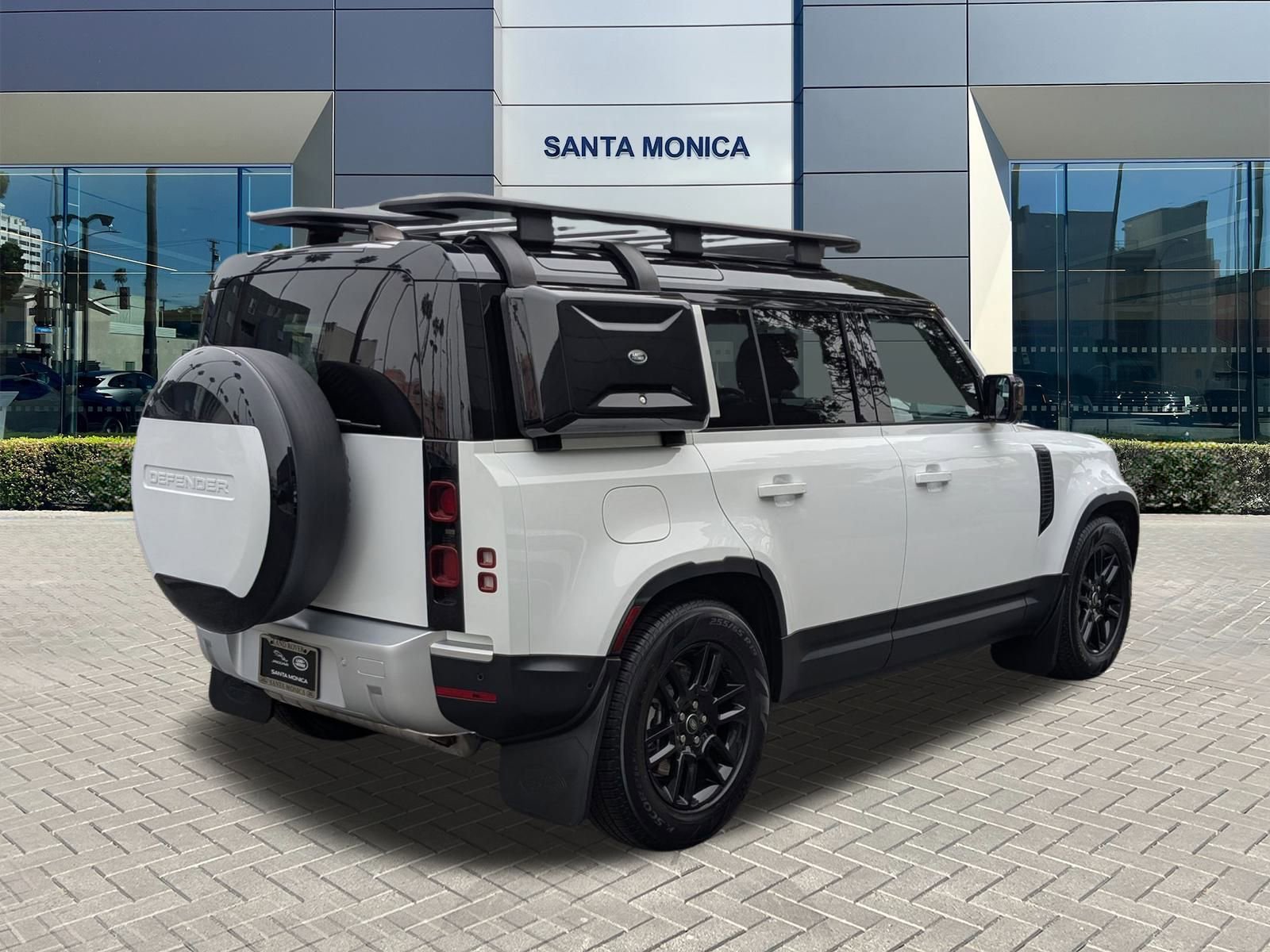 2024 Land Rover Defender S photo 3