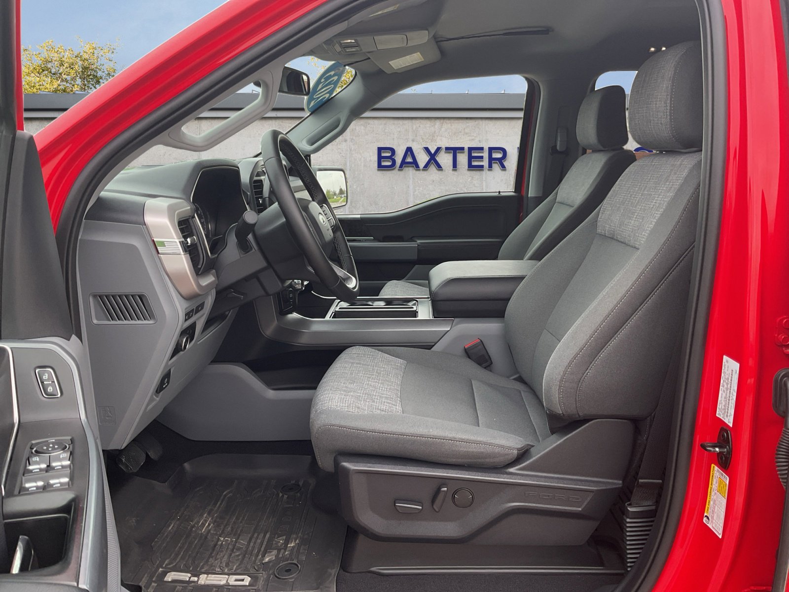 2023 Ford F-150 XLT photo 2