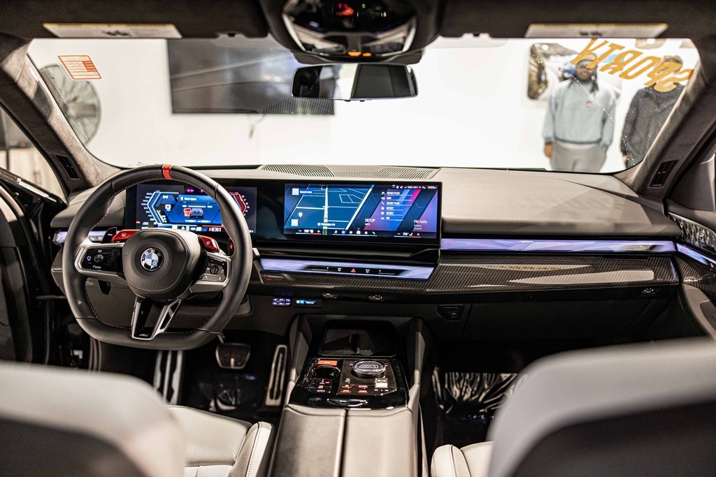 2025 BMW M5 - Image 35