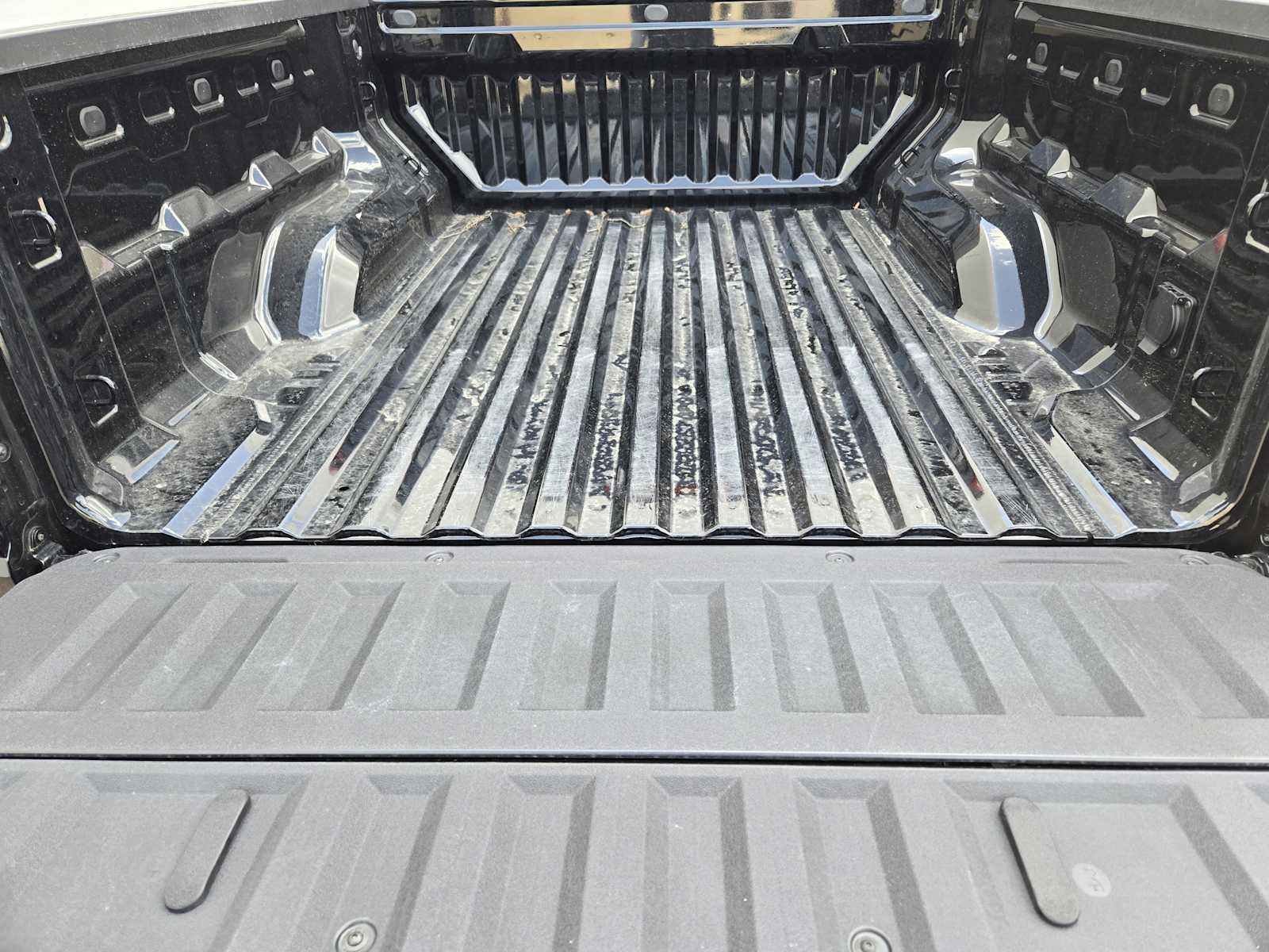 New 2025 Onyx Black GMC Elevation image 20