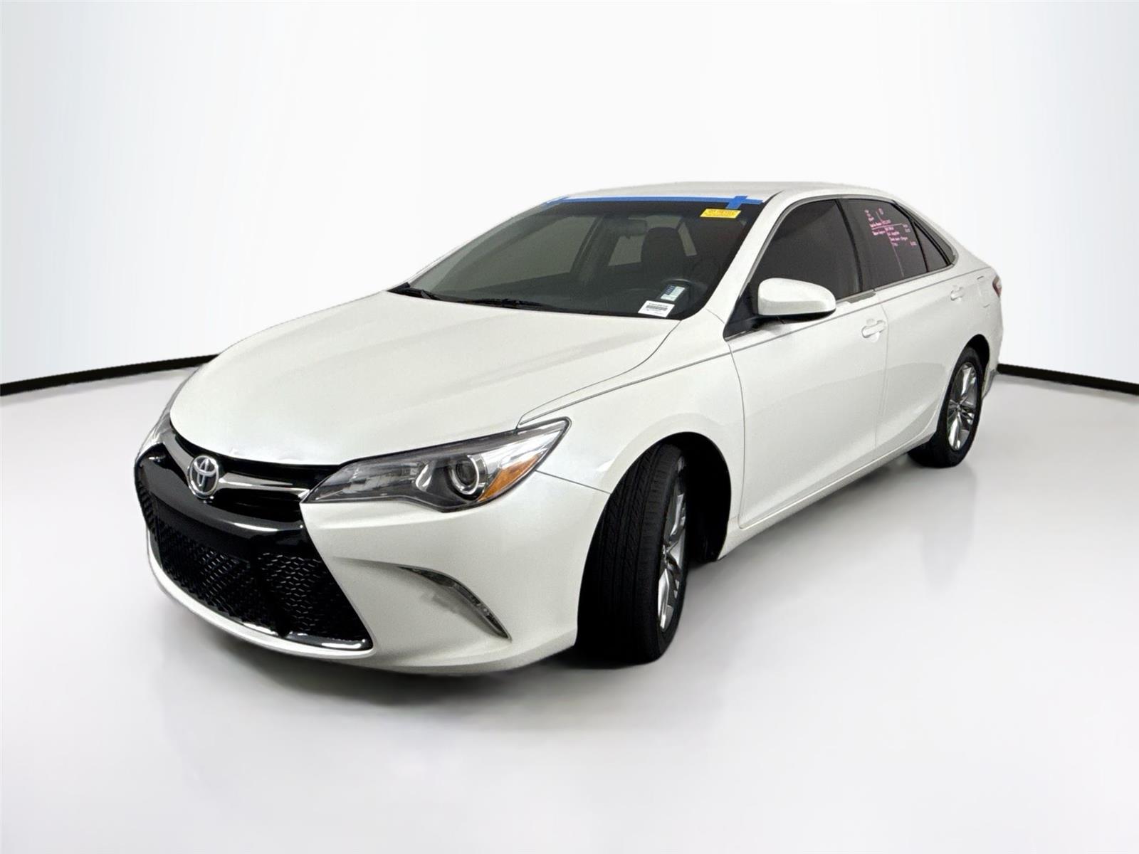 2015 Toyota Camry SE photo 2